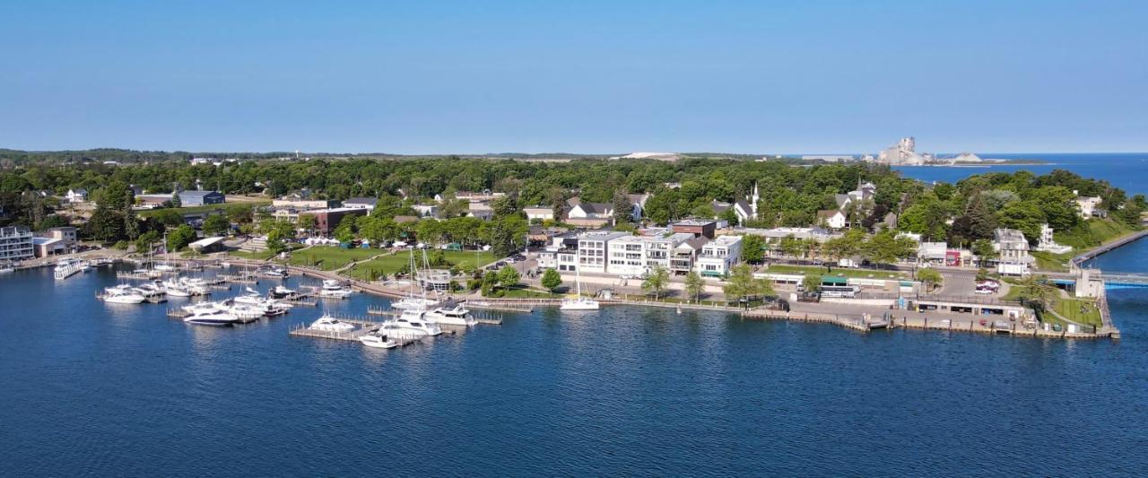 359 Edgewater Inn Charlevoix Dış mekan fotoğraf