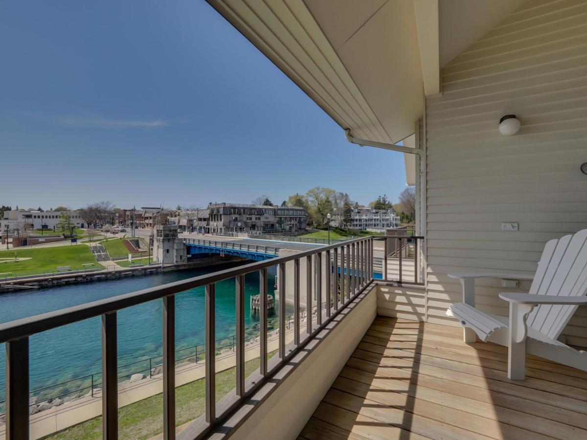 359 Edgewater Inn Charlevoix Dış mekan fotoğraf